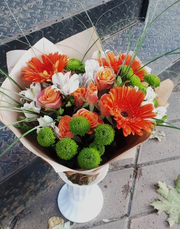 Букет цветов из: Герберы, Хризантемы, Альстромерии и Розы в Михали