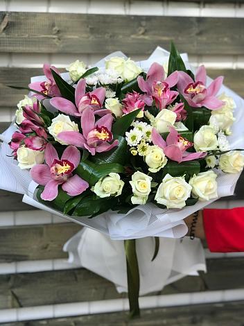 Букет цветов из: Розы и Хризантемы в Михали
