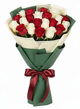 Букет Микс из красных и белых роз в Михали