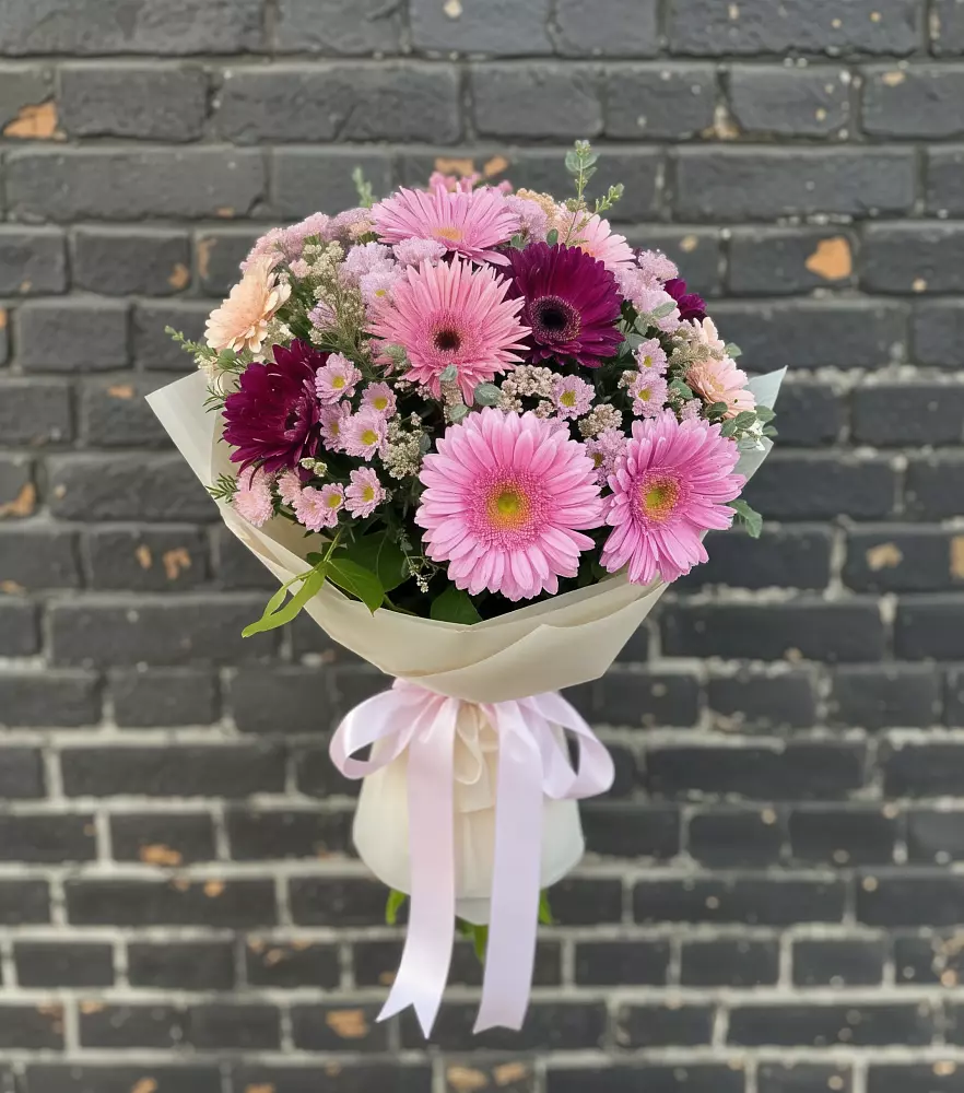 Букет цветов из: Герберы и Хризантемы в Михали