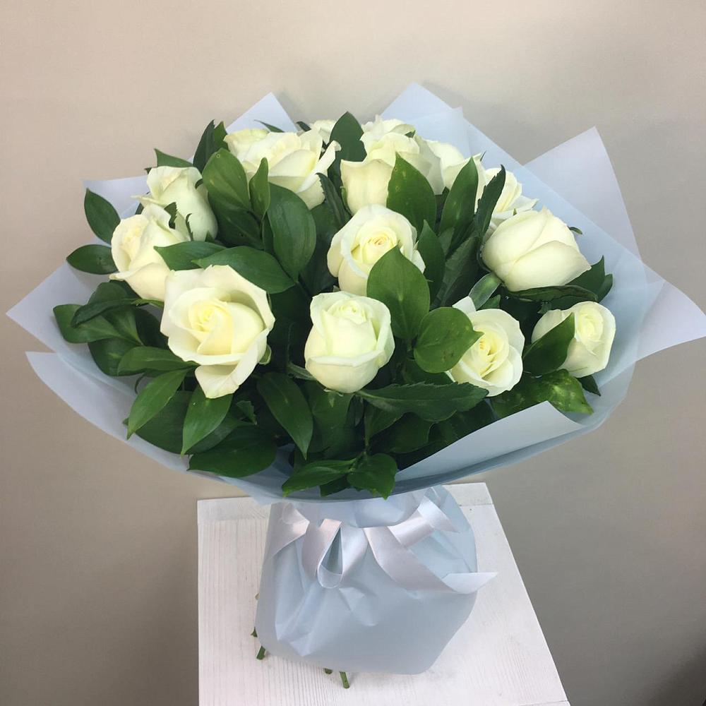 Букет 15 Белых роз Проуд в Михали
