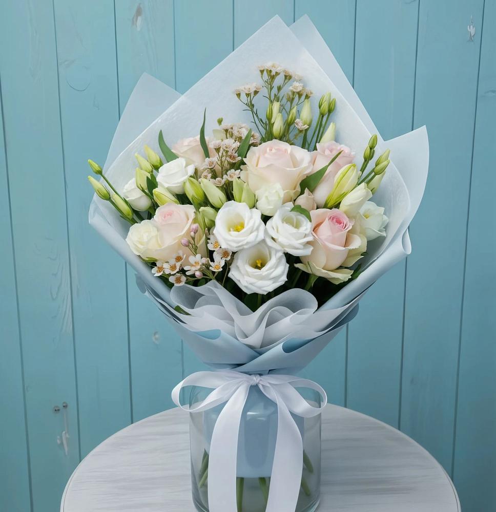 Букет цветов из: Розы и Лизиантусы в Михали