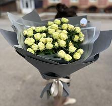 Букет Белые кустовые розы Солинеро в Михали