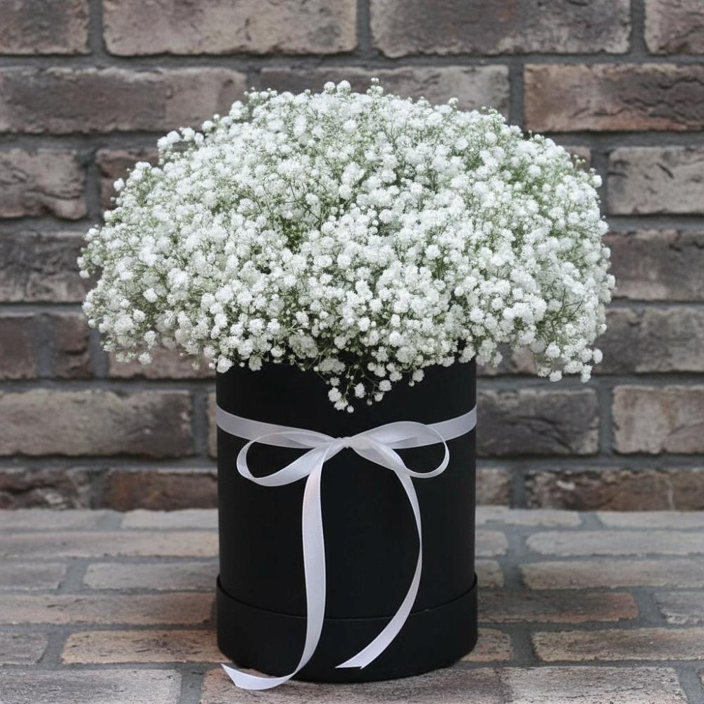 Цветочная композиция из Гипсофила в шляпной коробке в Михали