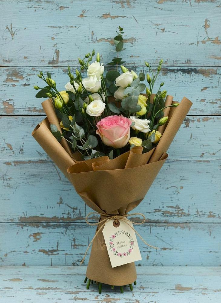 Букет цветов из: Розы и Лизиантусы в Михали