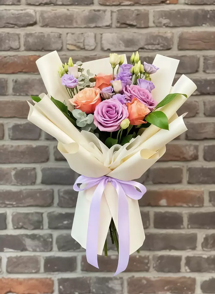 Букет цветов из: Лизиантусы и Розы в Михали