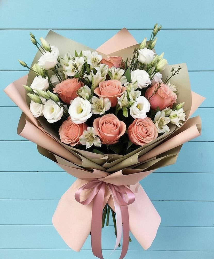 Букет цветов из: Розы, Альстромерии и Лизиантусы в Михали