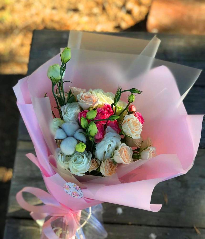 Букет цветов из: Розы и Лизиантусы в Михали