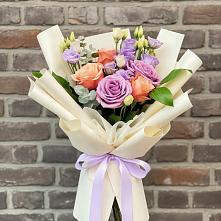 Букет цветов из:  Лизиантусы и Розы в Михали