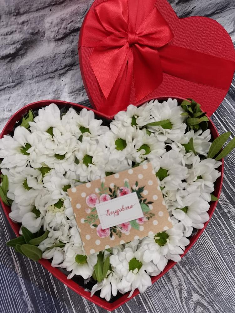 Цветочная композиция из Хризантемы в виде сердца в Михали