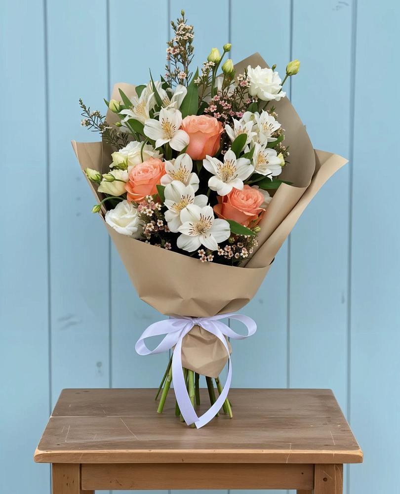 Букет цветов из: Альстромерии, Лизиантусы, Розы и Хризантемы в Михали